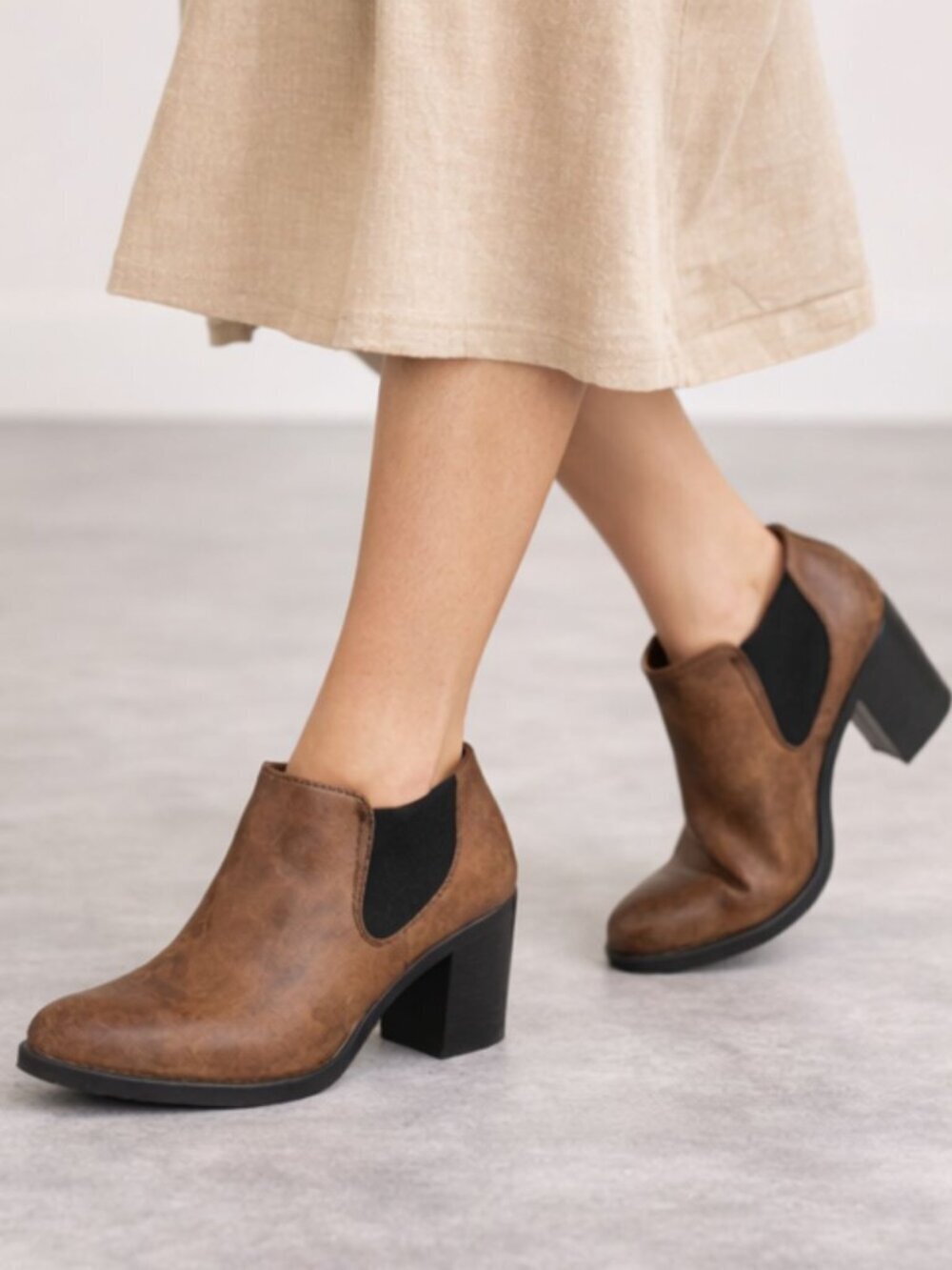 Ariat Women's Brown Leather Ankle Booties Size 9.5